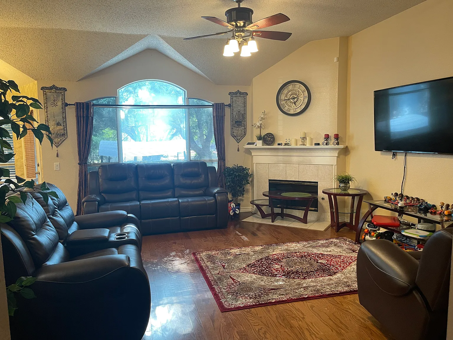 3 bed, 1432 sqft, $2,295 — Photo 4