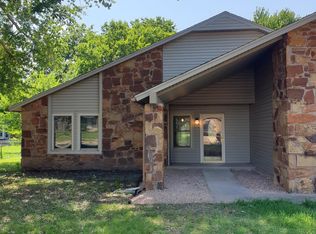 1704 N 28th St, Broken Arrow, OK 74014