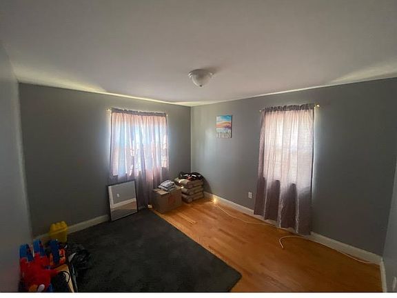 4th image of 11618 146th St #2