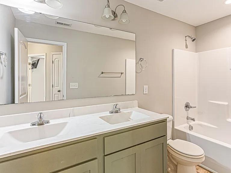 2240 Mannington Dr — Photo 33