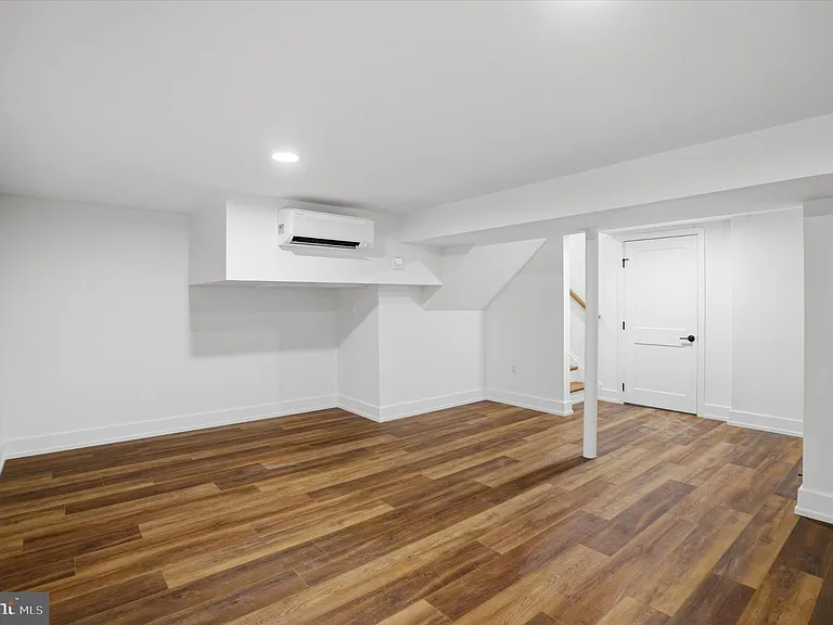 425 Grove Pl — Photo 33