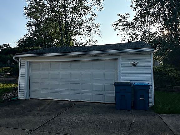 2-car detached garage