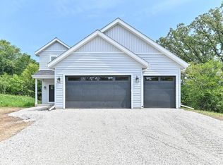 16816 W Sundown Dr, New Berlin, WI 53151