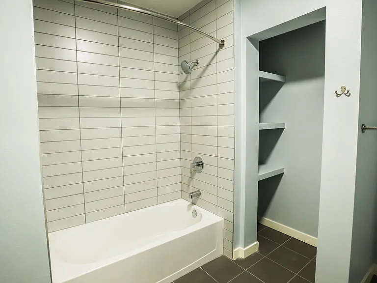 Grand View Apartments — Photo 37
