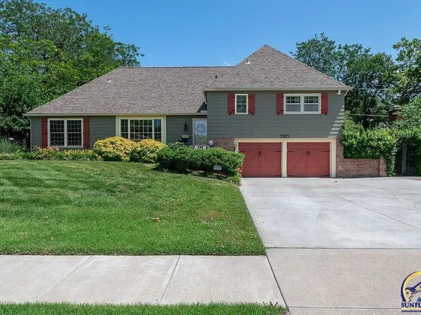 2021 SW 32nd St, Topeka, KS 66611