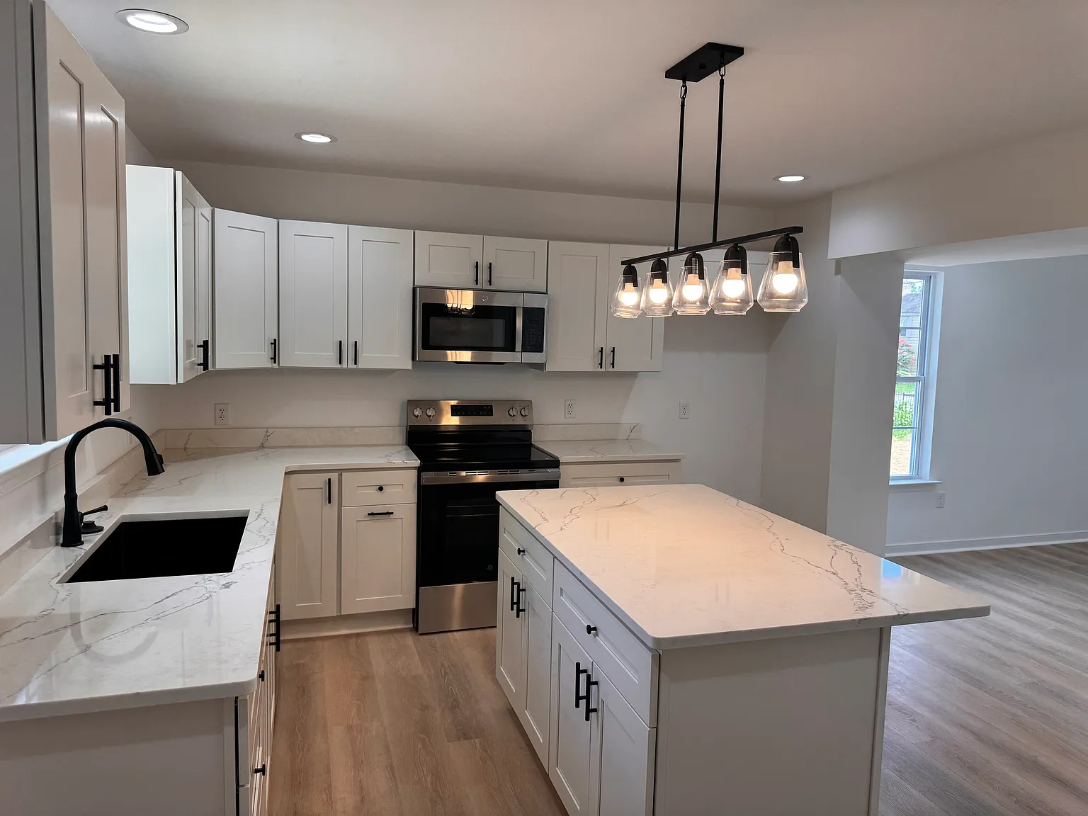 3 bed, 2.5 bath, 1200 sqft, $2,200 — Photo 4
