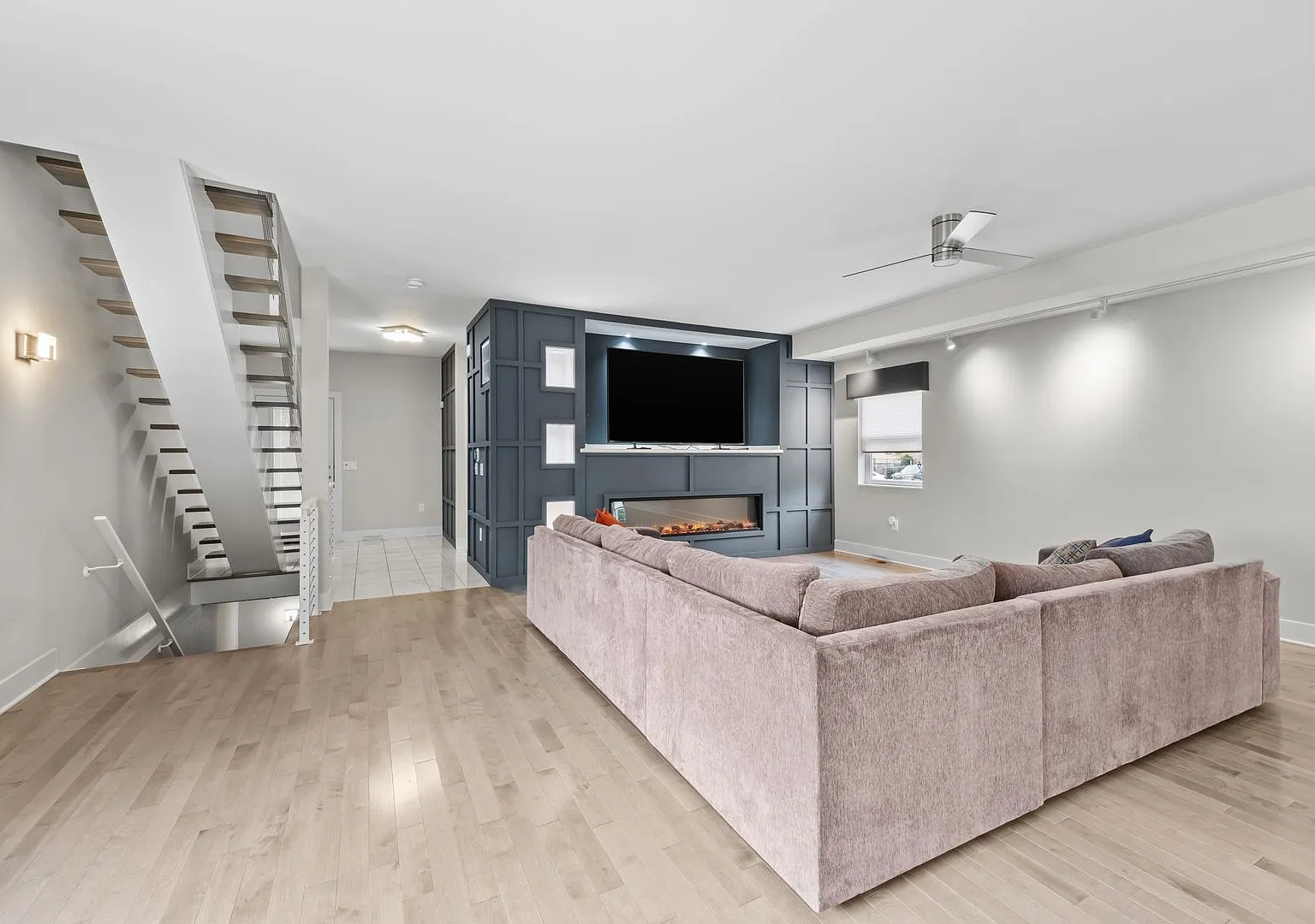 Modern and Spacious: 4 Bedroom / 3 Bathroom House for Rent — Photo 3