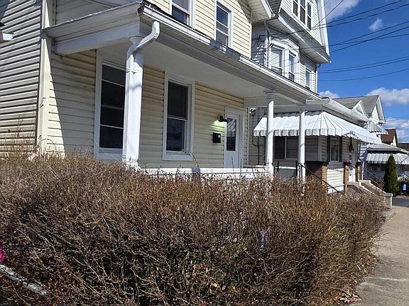 4th image of 556 N Main St
