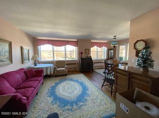 4 Putnam Hl #2C, Greenwich, CT 06830