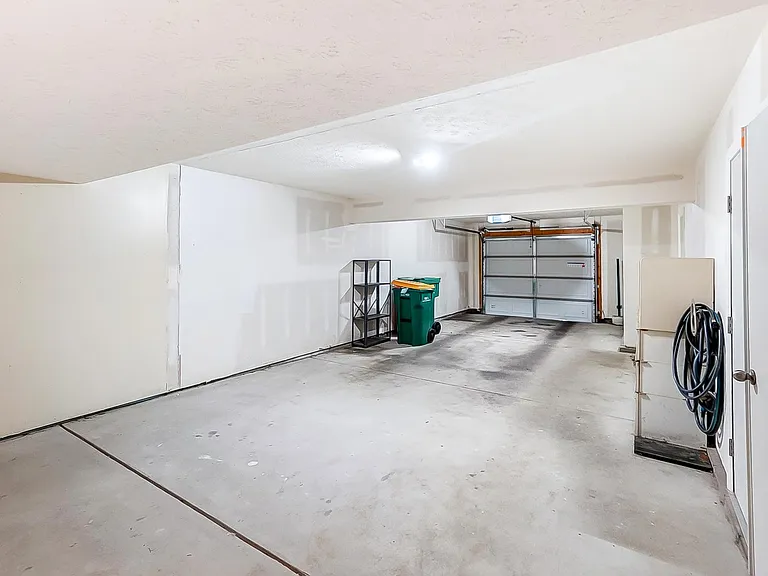 4301 Straight Arrow Rd — Photo 5