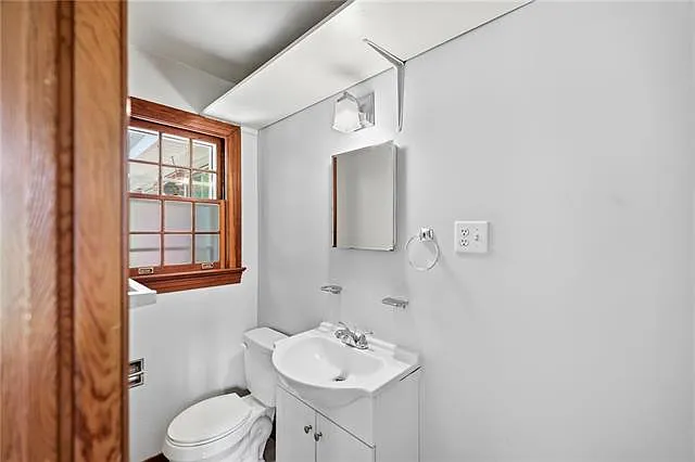 301 N Ellzey St — Photo 13