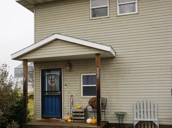 203 1st St, Wellsburg, IA 50680