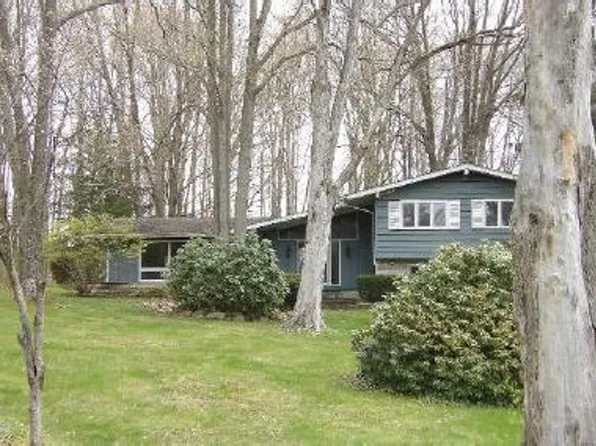 34695 Lakeview Dr, Solon, OH 44139