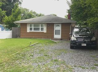 51 Lakeview Dr, Mastic Beach, NY 11951