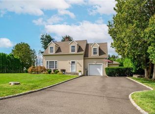 13 Sunrise Rd, Danbury, CT 06810
