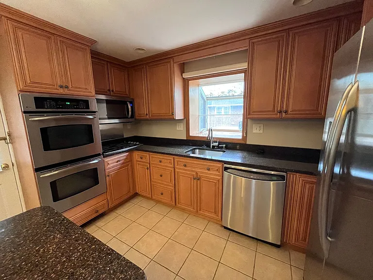 79 Moffett St — Photo 3