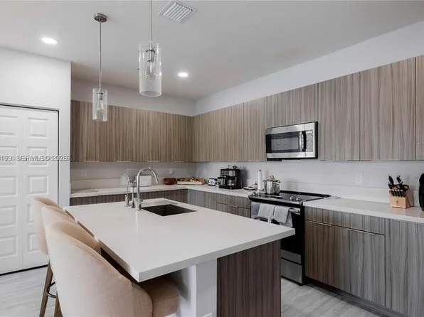 4714 NW 84th Ct, Doral, FL 33166