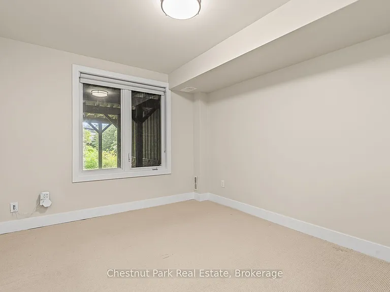 65 Rockmount Cres — Photo 30