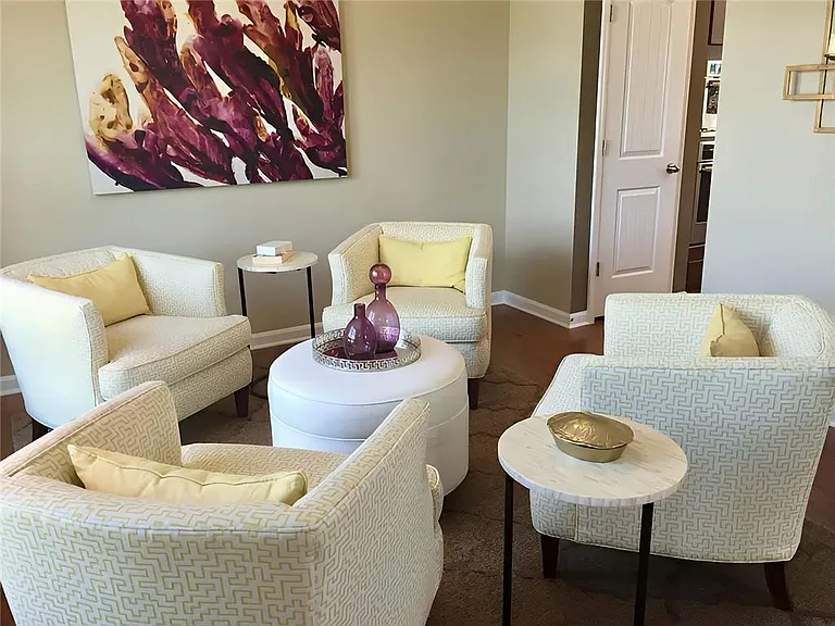 663 Greencrest Ln — Photo 10