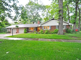 230 Hancock Ave, Lake Bluff, IL