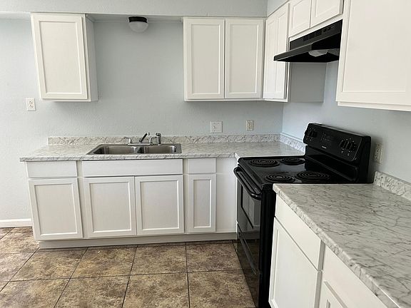 3rd image of 1409 Calle Nogal St #A