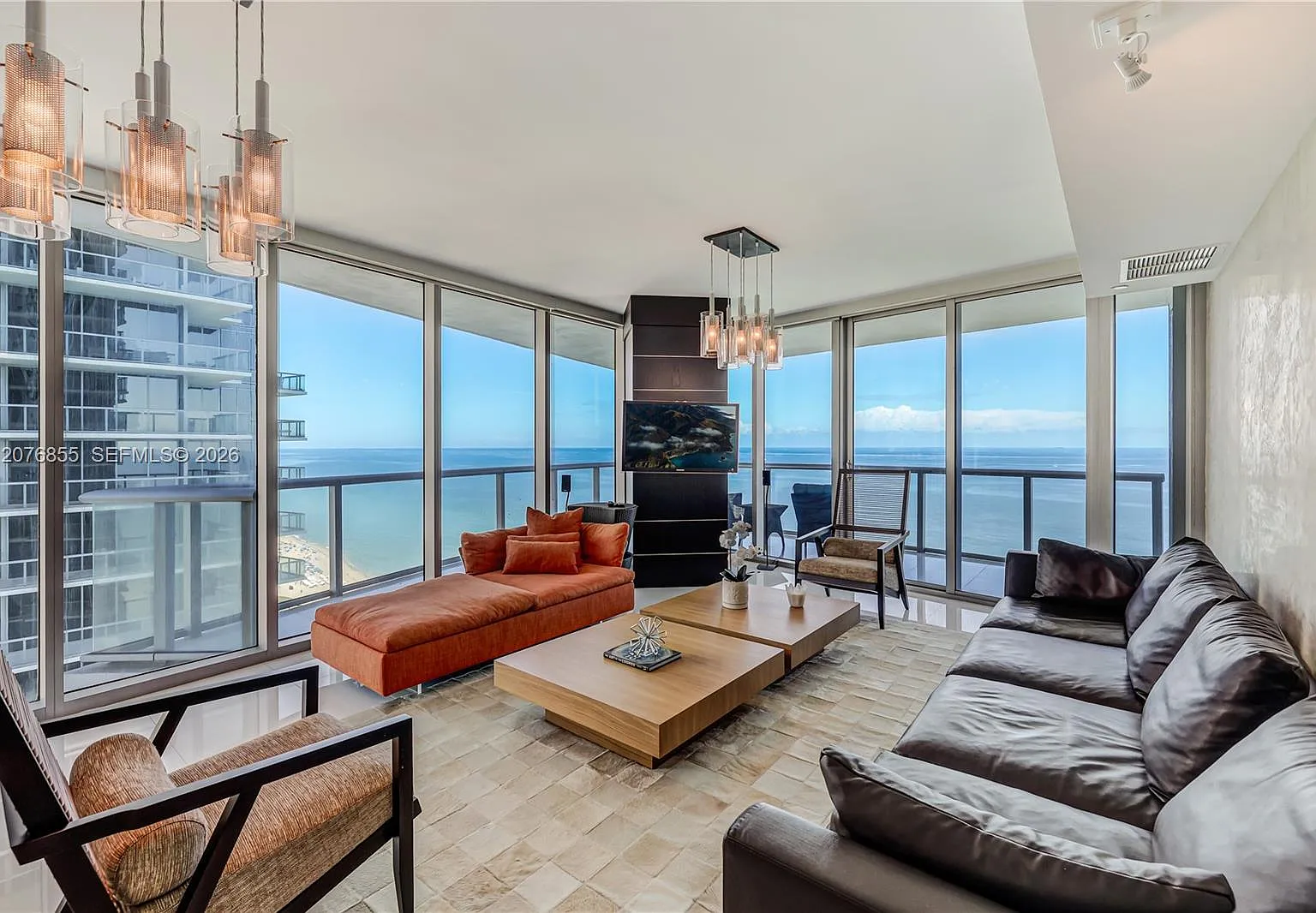 Jade Beach Condo — Photo 1