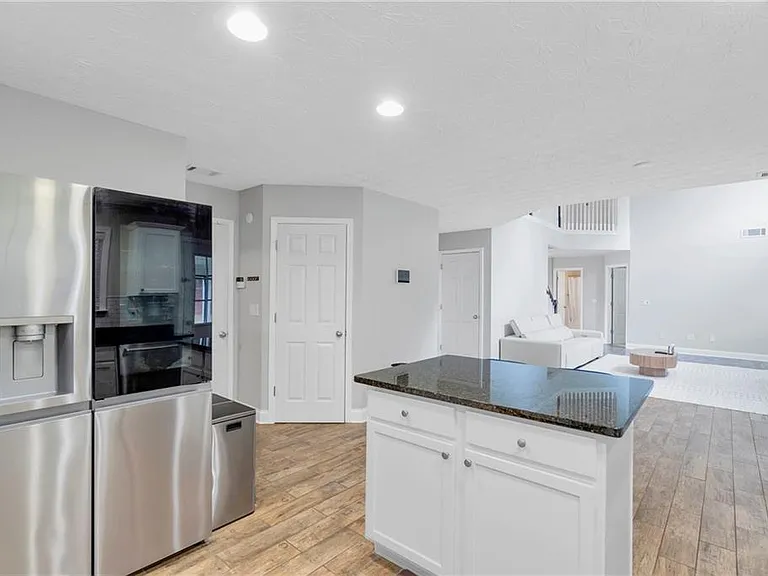 709 Roxholly Ln — Photo 13
