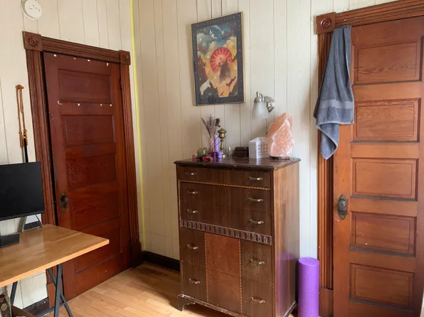 240 11th St APT 2, Troy, NY 12180