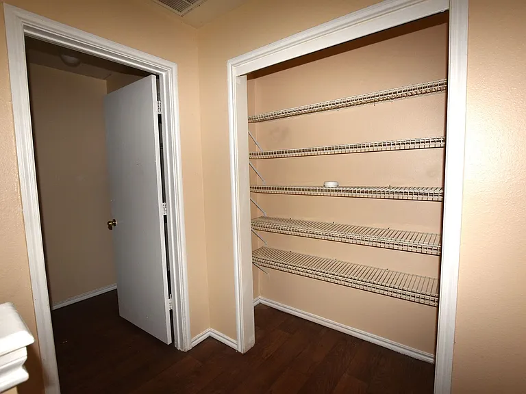 902-904 Sagewood Trl — Photo 10