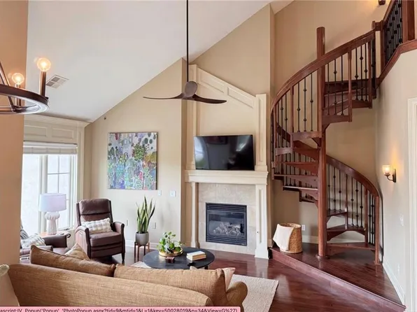 10511 Mission Rd Unit 312, Leawood, KS 66206