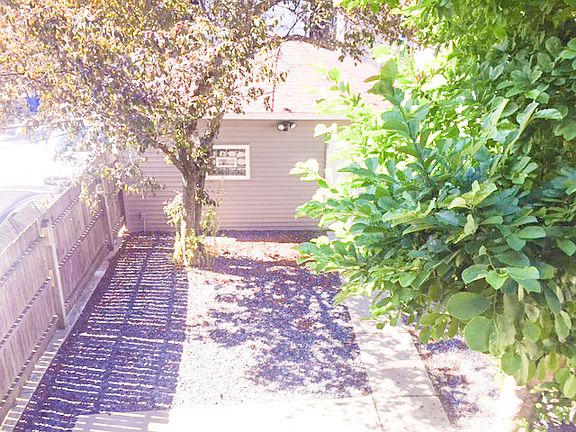 3rd image of 2239 W Fullerton Ave