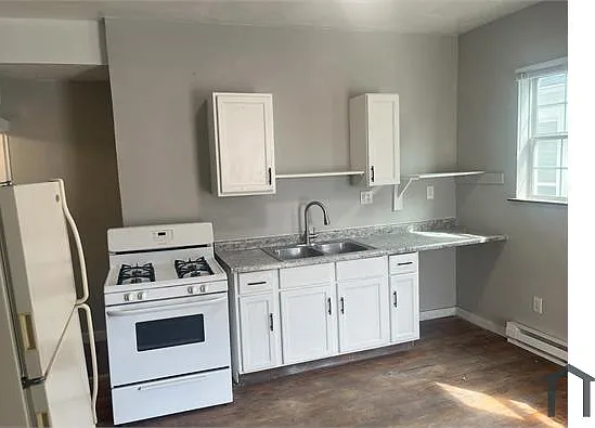 50 E Regent St #E — Photo 3