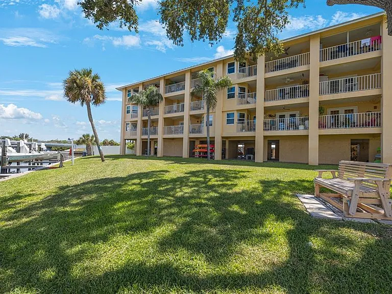 1125 Pinellas Bayway S #305 — Photo 3