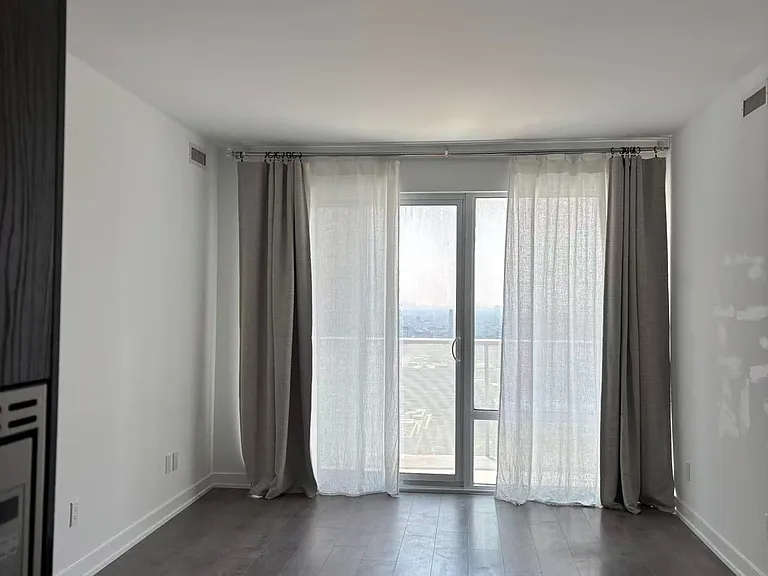 501 Yonge St #3212 — Photo 5