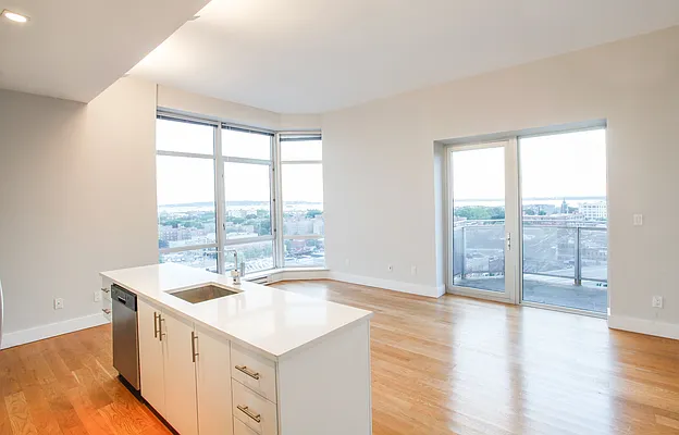 Rented by Salon Realty Corp | media 23