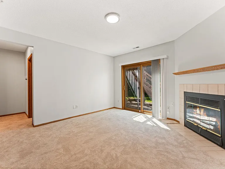 15465 Sussex Dr — Photo 18