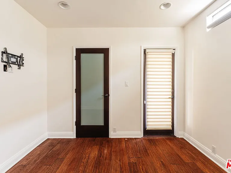 8561 Rugby Dr — Photo 15