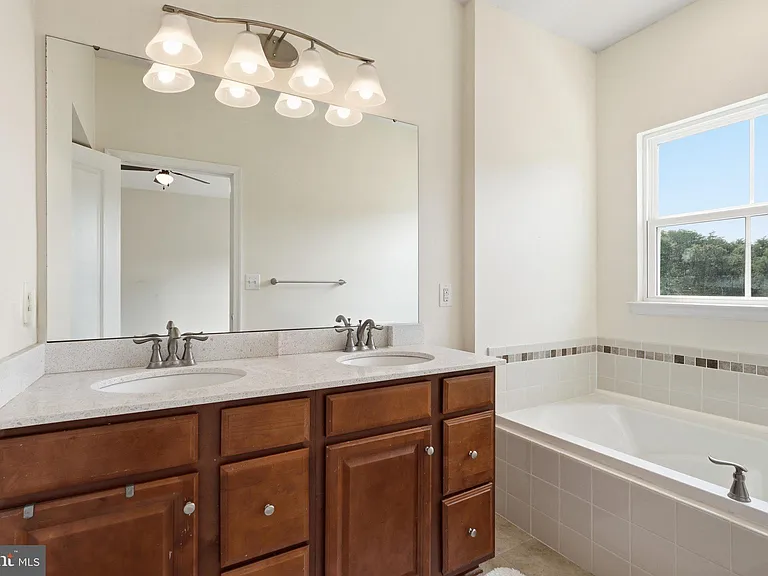 10739 Hinton Way — Photo 13