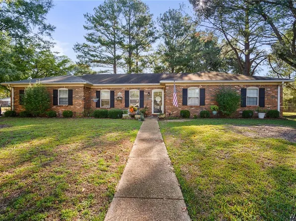 211 Parkway Dr, Livingston, AL 35470