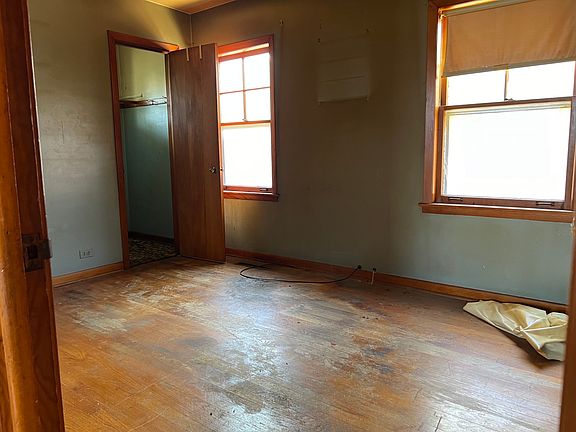 3rd image of 5447 S Oak Park Ave