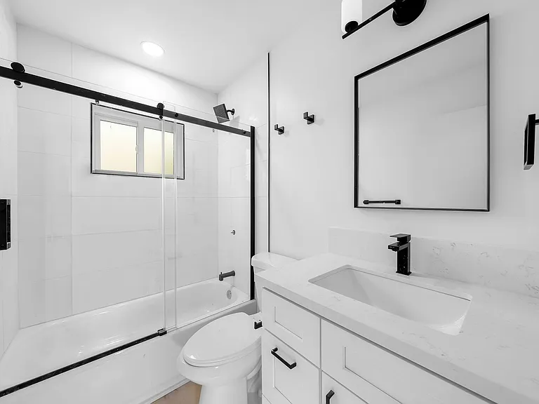 954 23rd St Apartments | Golden Hill Near Downtown & Balboa Park — Photo 7