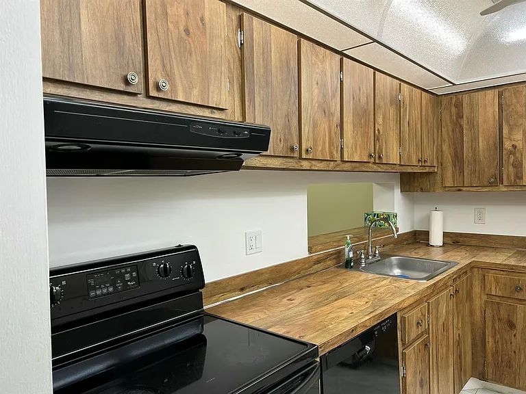 5220 Las Verdes Cir #101 — Photo 9