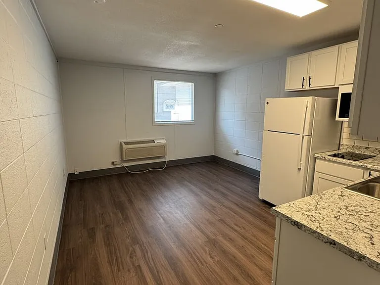 104 S Main St — Photo 7