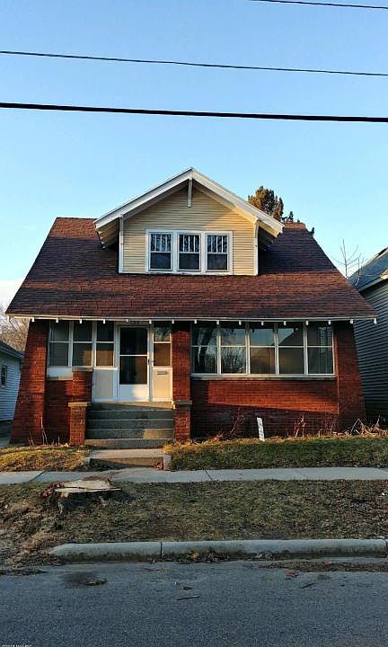 1st image of 133 Dale St NE