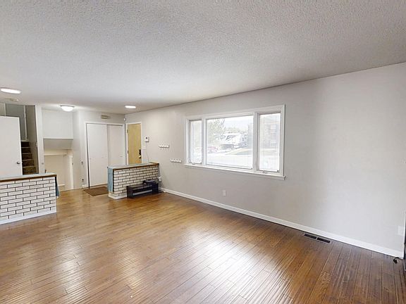 2nd image of 2040 W 41st St