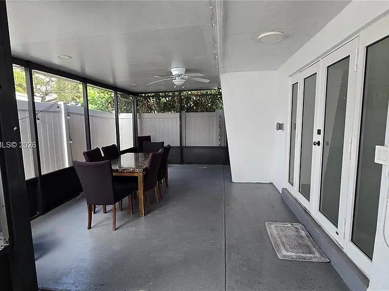 1300 N 64th Ave — Photo 6