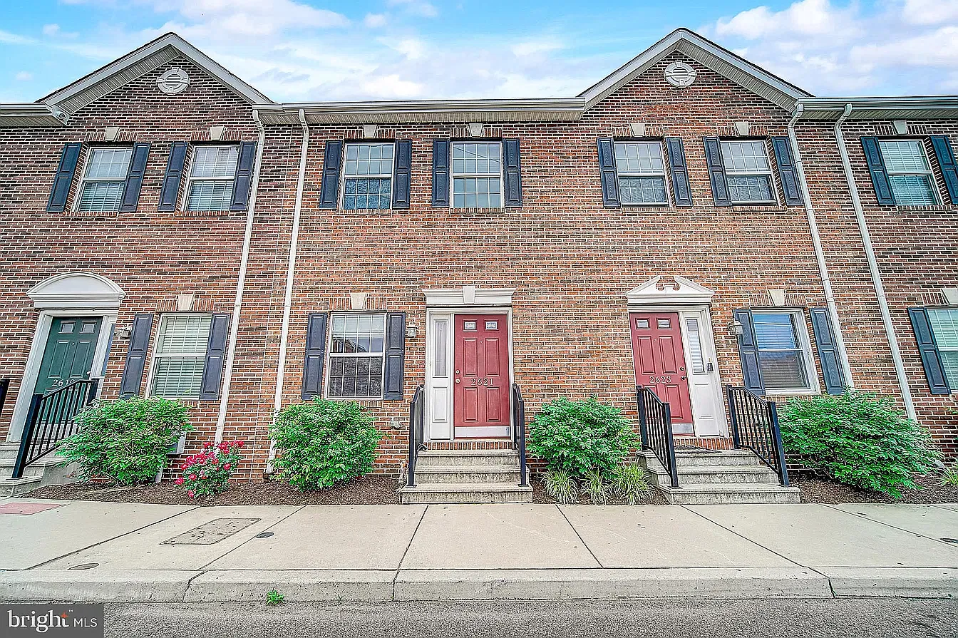 3 bed, 2.5 bath, 1408 sqft, $2,500 — Photo 1