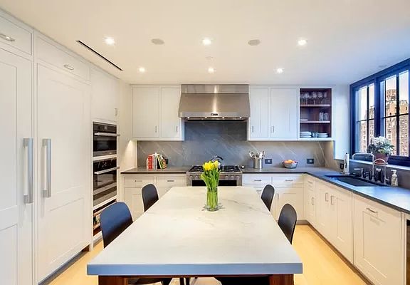 4th image of 221 W 77th St APT 12E