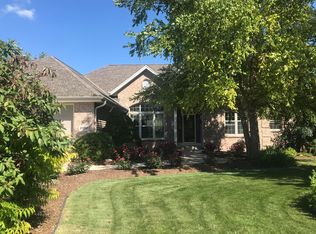 8950 S River Edge Dr, Oak Creek, WI 53154