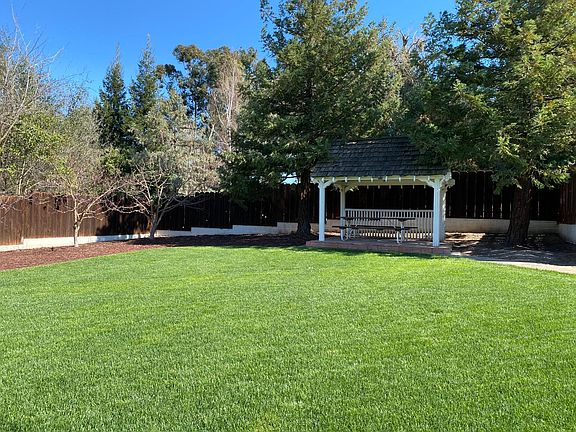 4th image of 2700 Oakhurst Dr
